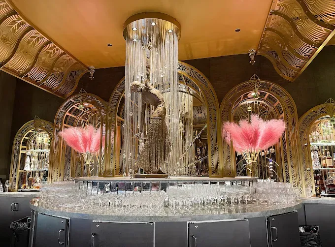 pinky's by vanderpump interior